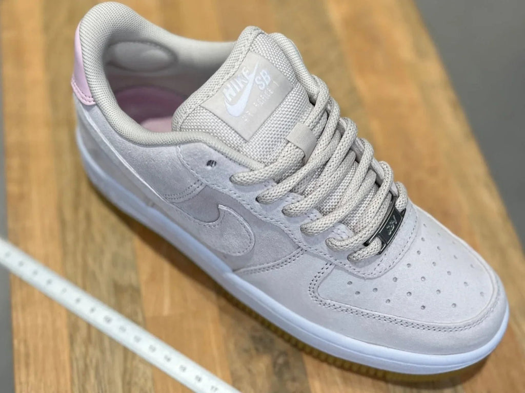 Comment taille la Nike SB Air Force 1 ? Notre guide complet - Streetart.fr