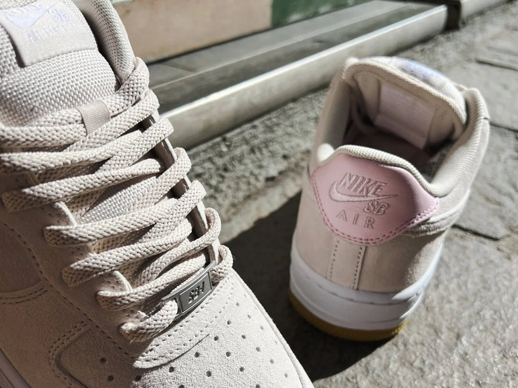 Nike SB Air Force 1 vs Air Force 1 classique : toutes les différences - Streetart.fr