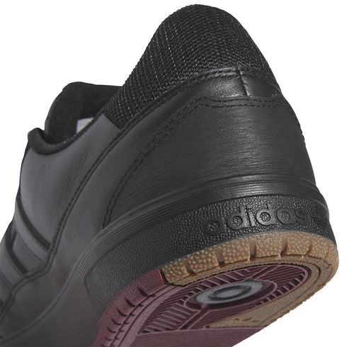 Adidas Tyshawn 2 - Core Black / Core Black / Core Black - Streetart.fr