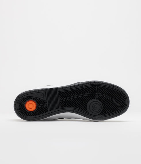 Adidas Tyshawn II - Core Black / Carbon / Cloud White - Streetart.fr