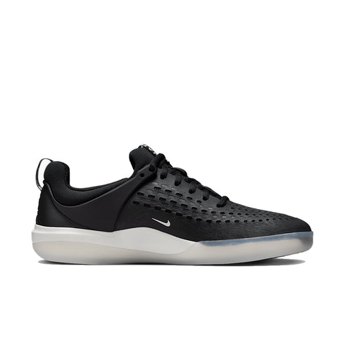 Nike SB Zoom Nyjah - 3 Black / White — chaussures