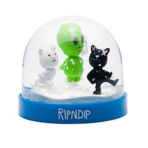 Ripndip Skating With Friends Snow Globe — décoration